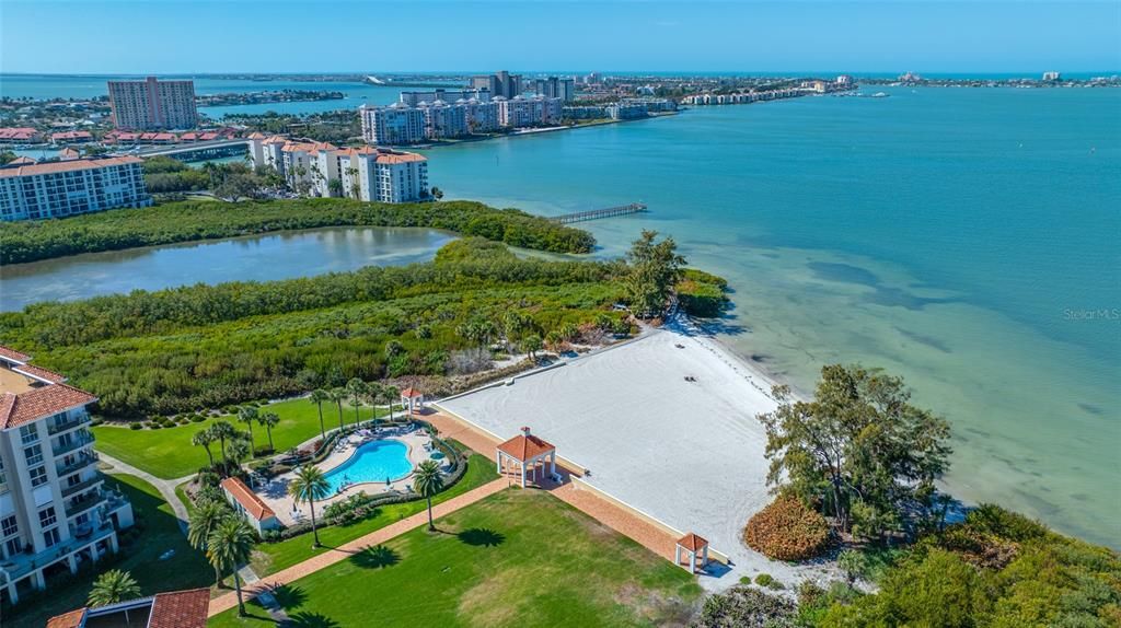 Activo con contrato: $575,000 (2 camas, 2 baños, 1438 Pies cuadrados)