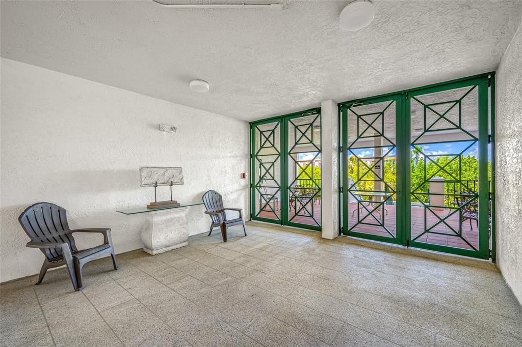 Activo con contrato: $575,000 (2 camas, 2 baños, 1438 Pies cuadrados)