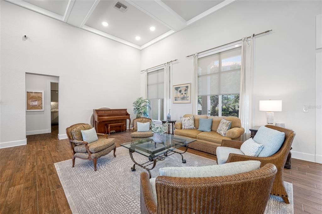 Activo con contrato: $575,000 (2 camas, 2 baños, 1438 Pies cuadrados)