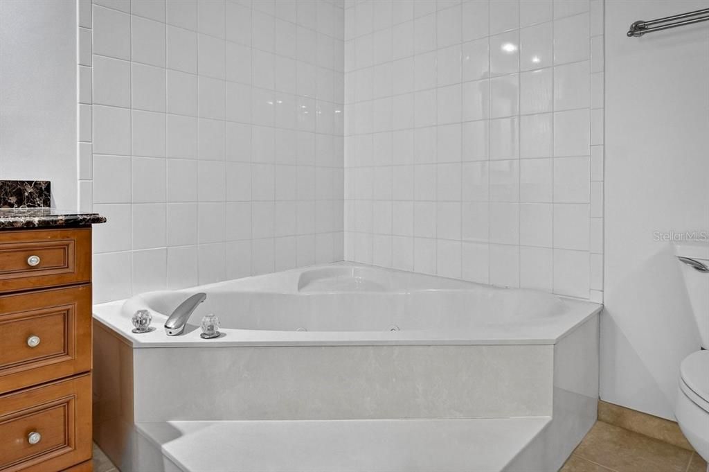 На продажу: $374,990 (2 спален, 2 ванн, 1500 Квадратных фут)