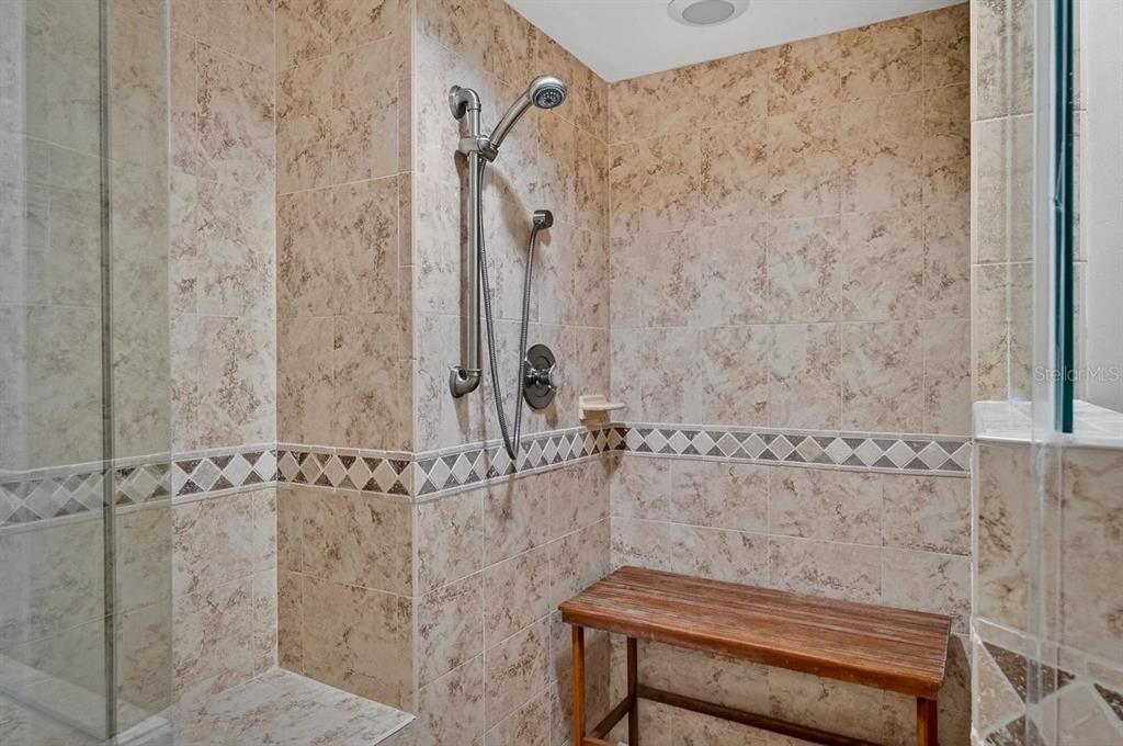 На продажу: $374,990 (2 спален, 2 ванн, 1500 Квадратных фут)