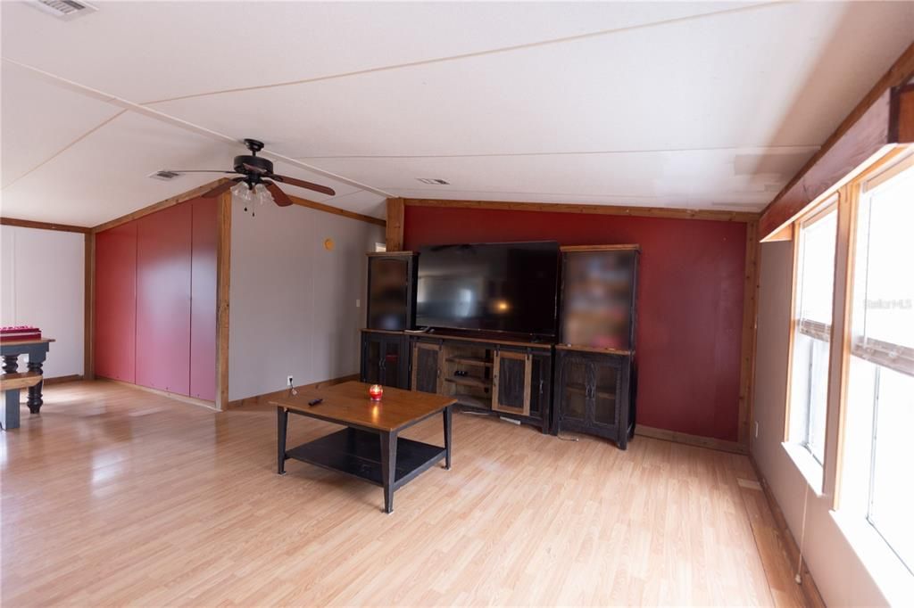 En Venta: $359,900 (3 camas, 2 baños, 1296 Pies cuadrados)