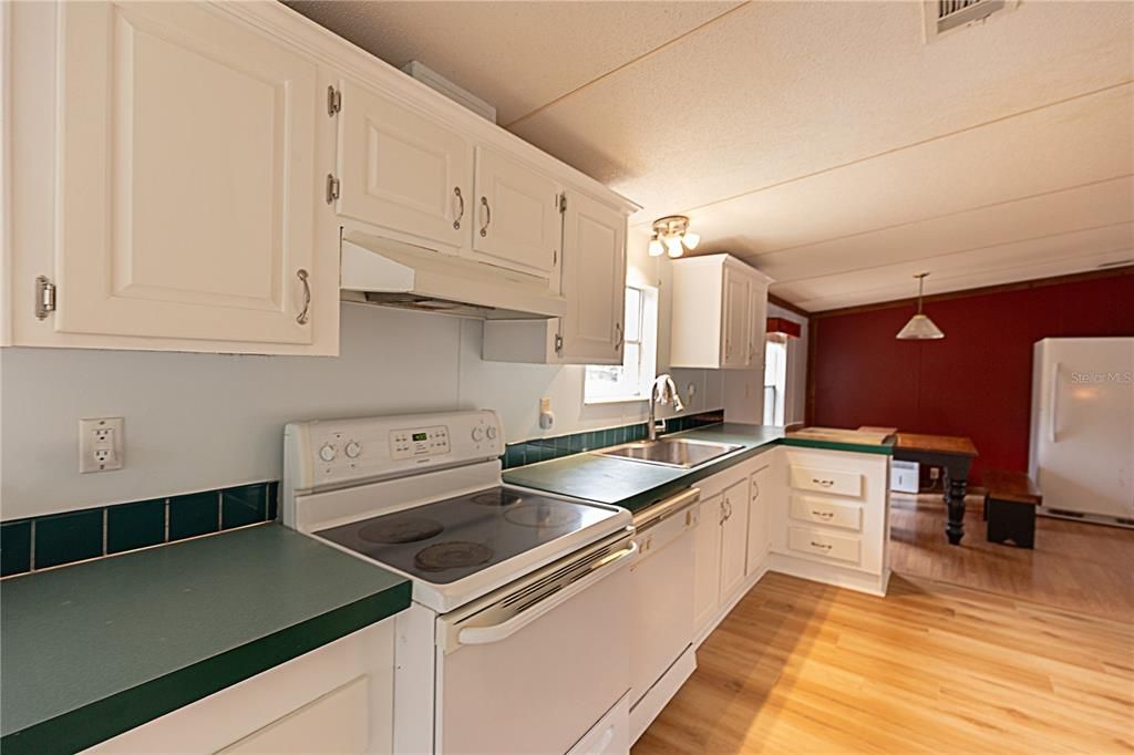 En Venta: $359,900 (3 camas, 2 baños, 1296 Pies cuadrados)