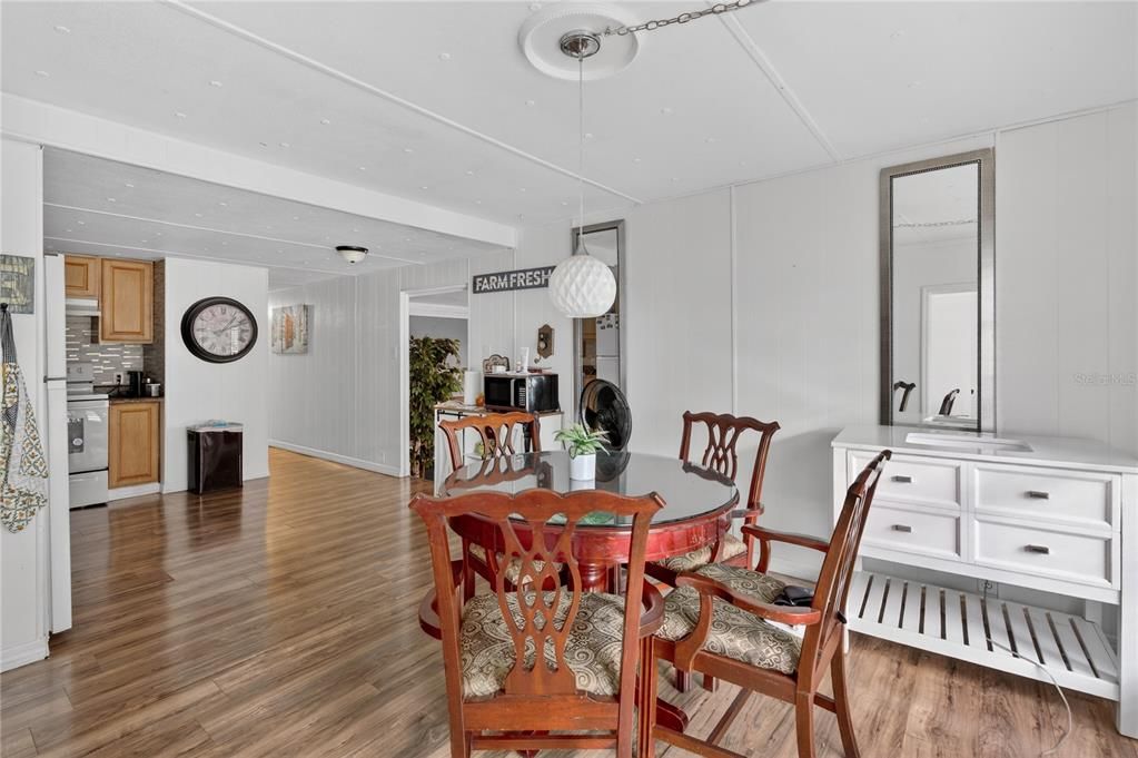 For Sale: $119,000 (3 beds, 1 baths, 1326 Square Feet)