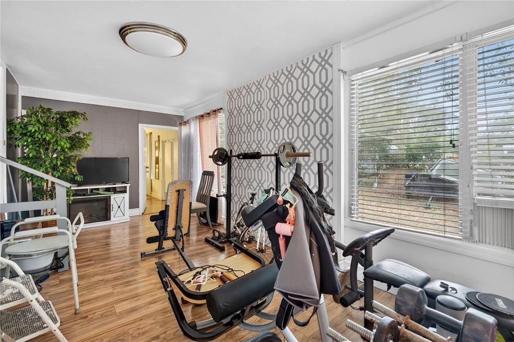 For Sale: $119,000 (3 beds, 1 baths, 1326 Square Feet)