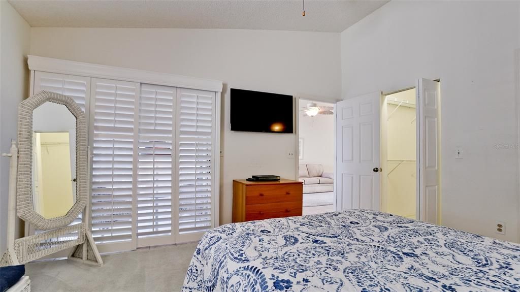 Active With Contract: $344,000 (2 beds, 2 baths, 1272 Square Feet)