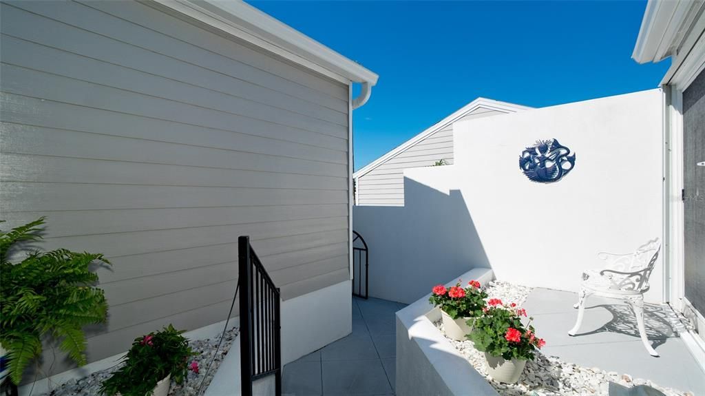 Active With Contract: $344,000 (2 beds, 2 baths, 1272 Square Feet)