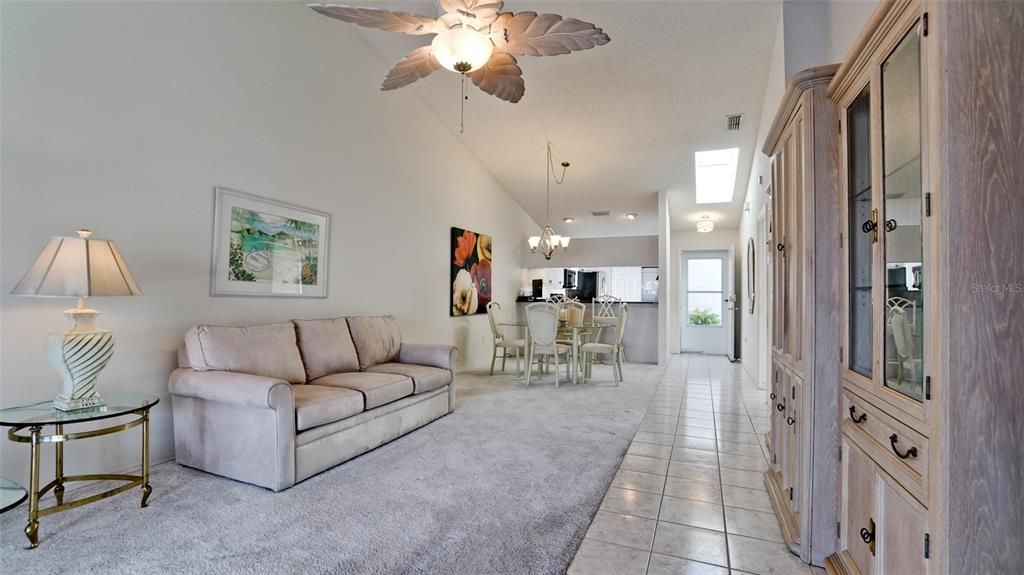 Active With Contract: $344,000 (2 beds, 2 baths, 1272 Square Feet)