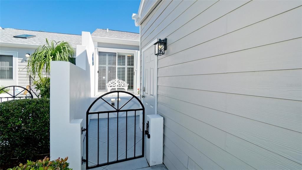 Active With Contract: $344,000 (2 beds, 2 baths, 1272 Square Feet)