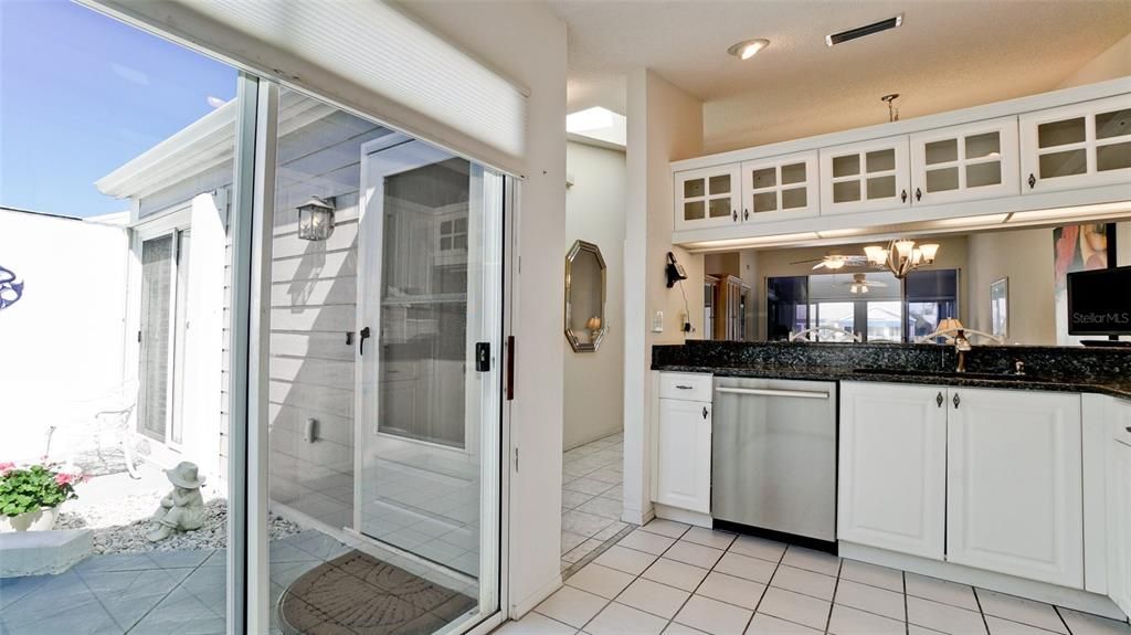 Active With Contract: $344,000 (2 beds, 2 baths, 1272 Square Feet)