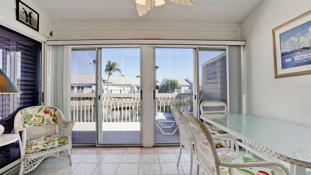 Active With Contract: $344,000 (2 beds, 2 baths, 1272 Square Feet)