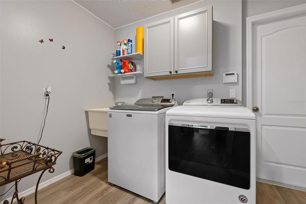 For Sale: $568,000 (3 beds, 2 baths, 2382 Square Feet)