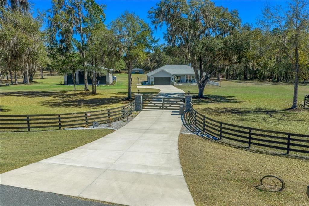 Vendido Recientemente: $1,799,999 (3 camas, 3 baños, 2504 Pies cuadrados)