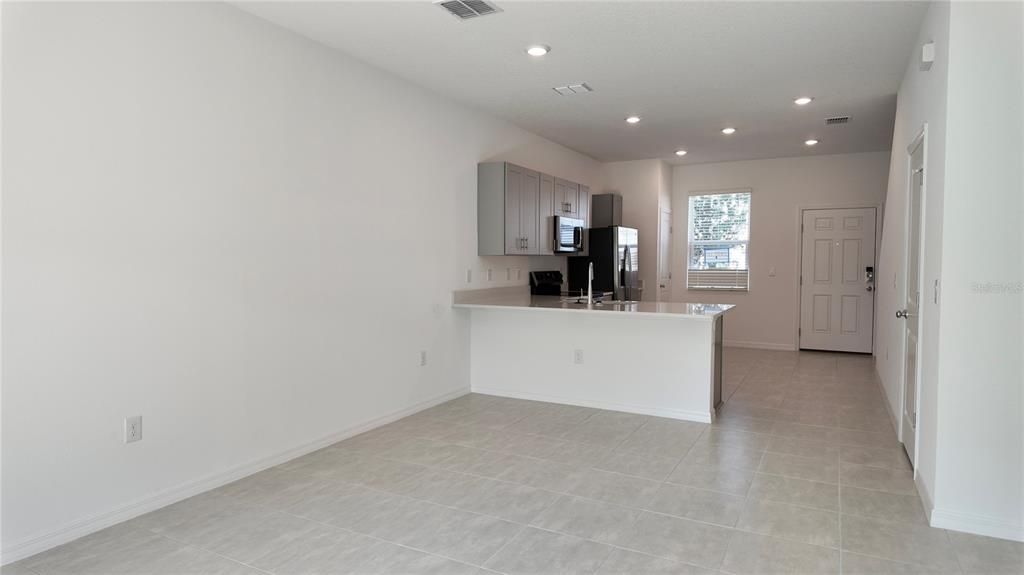 Active With Contract: $1,690 (2 beds, 2 baths, 1219 Square Feet)