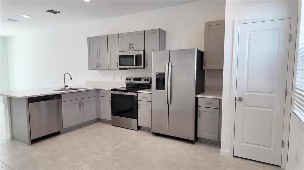 Active With Contract: $1,690 (2 beds, 2 baths, 1219 Square Feet)