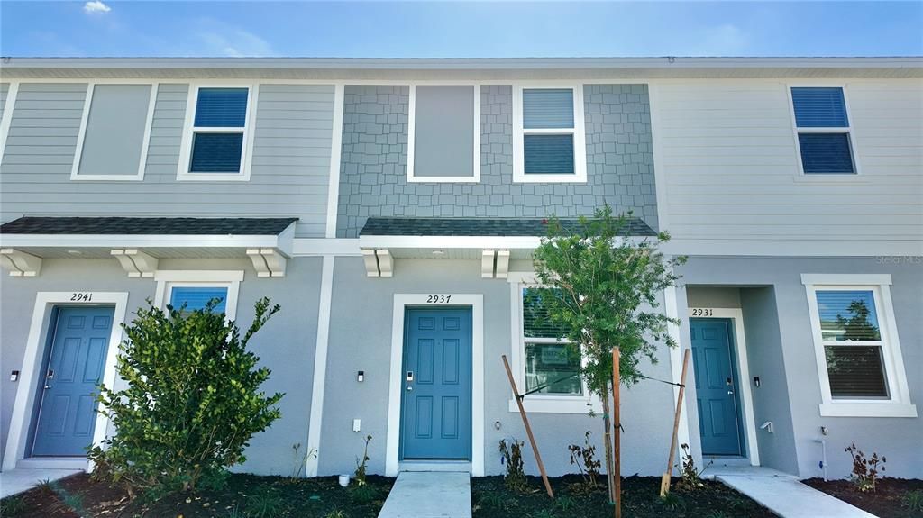 Active With Contract: $1,690 (2 beds, 2 baths, 1219 Square Feet)