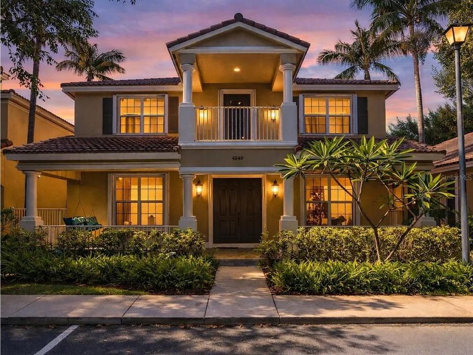 Recently Sold: $700,000 (4 beds, 3 baths, 3039 Square Feet)