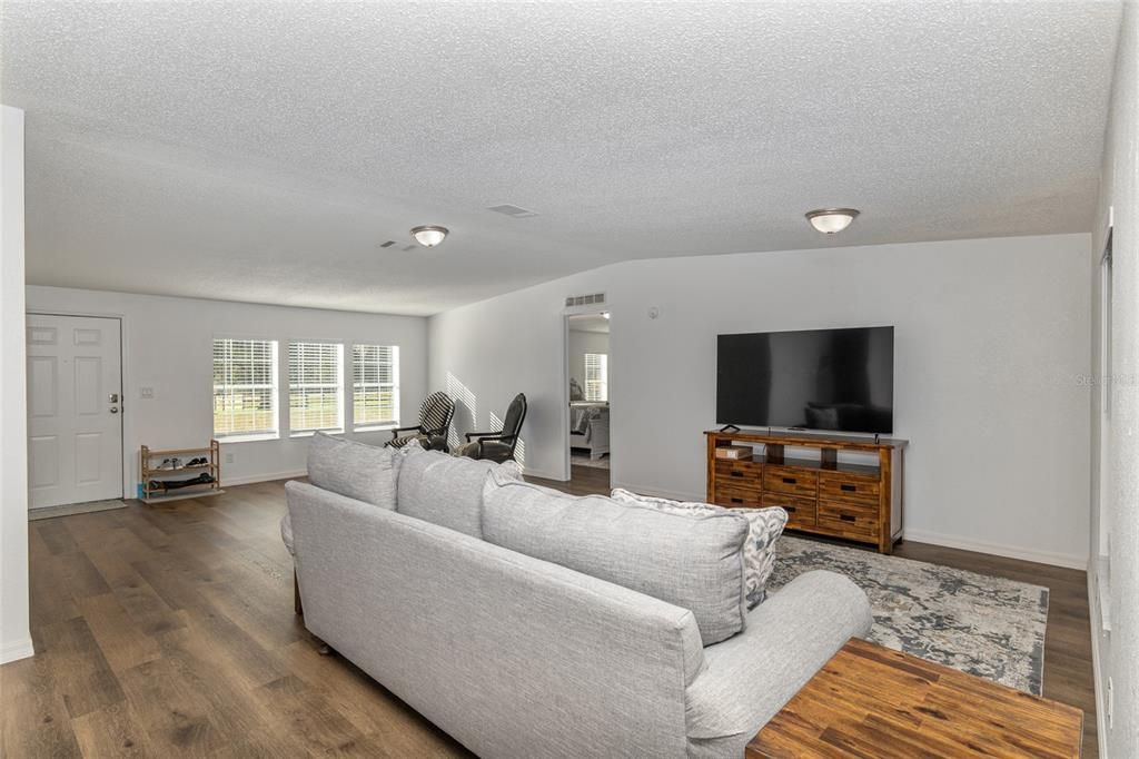 For Sale: $465,000 (3 beds, 2 baths, 1876 Square Feet)