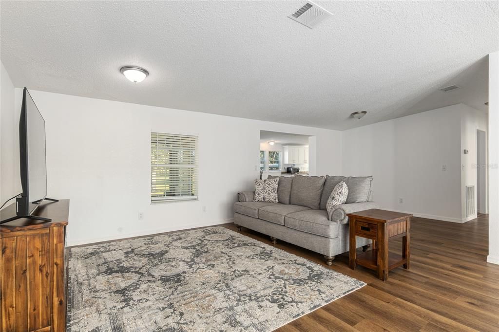 For Sale: $465,000 (3 beds, 2 baths, 1876 Square Feet)