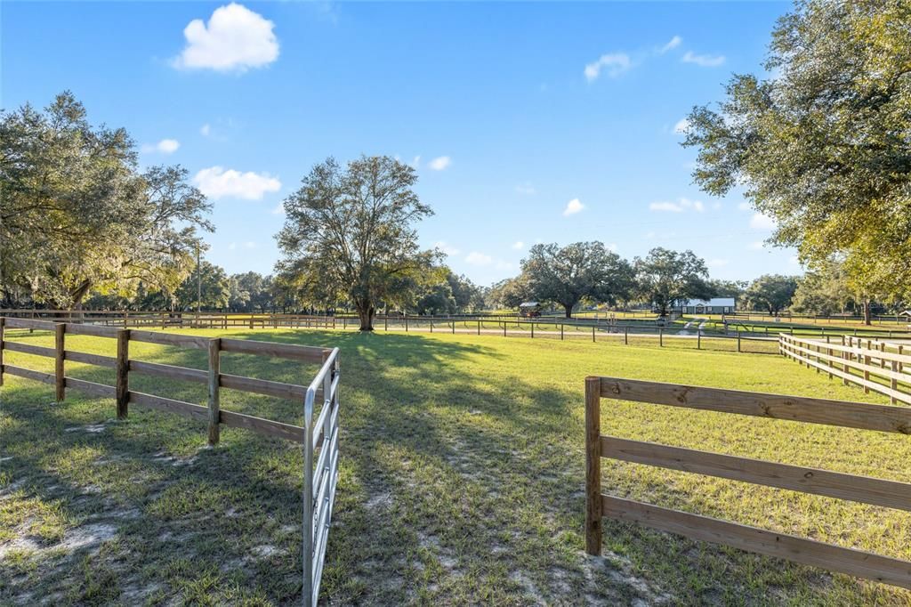 For Sale: $465,000 (3 beds, 2 baths, 1876 Square Feet)
