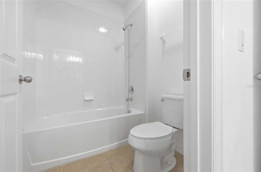 На продажу: $259,000 (4 спален, 3 ванн, 1950 Квадратных фут)