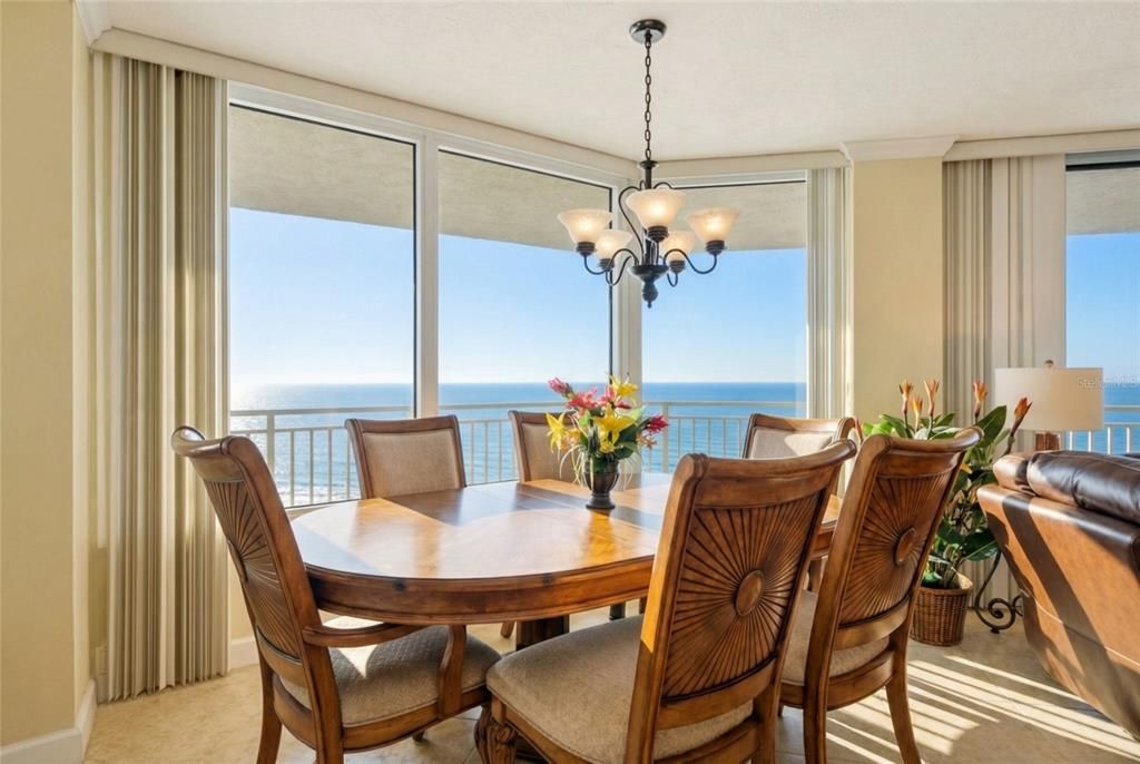 En Venta: $599,000 (3 camas, 3 baños, 1884 Pies cuadrados)