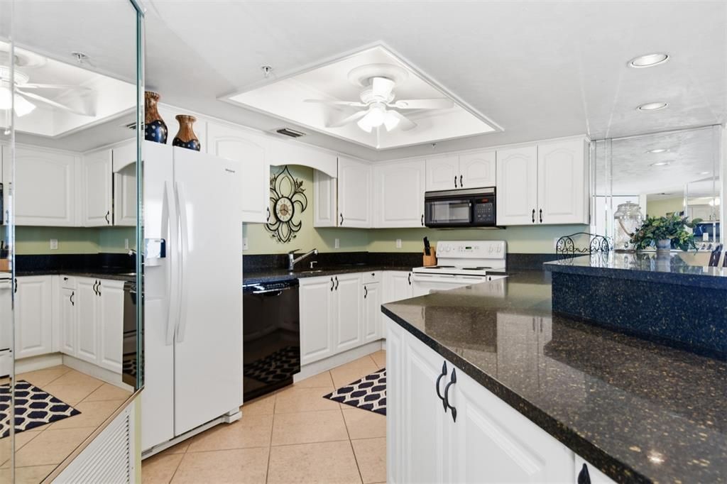 En Venta: $599,000 (3 camas, 3 baños, 1884 Pies cuadrados)