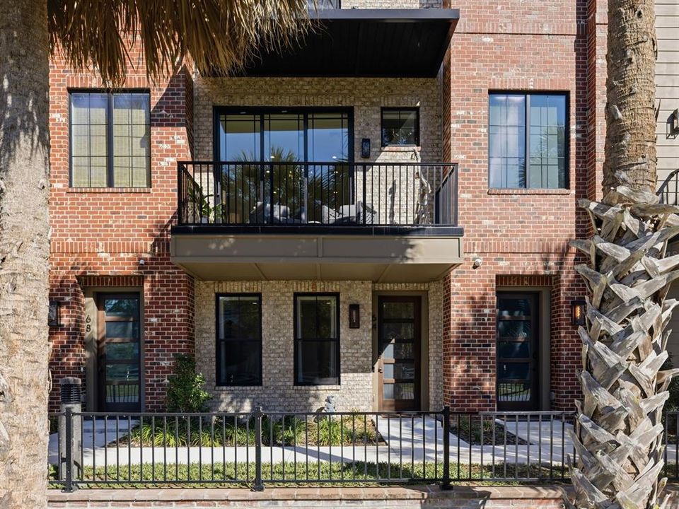 For Sale: $1,095,000 (4 beds, 4 baths, 2225 Square Feet)