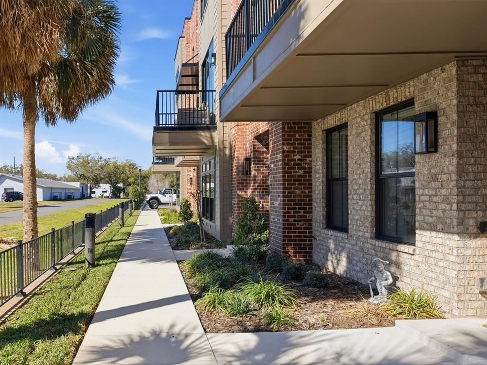 For Sale: $1,095,000 (4 beds, 4 baths, 2225 Square Feet)