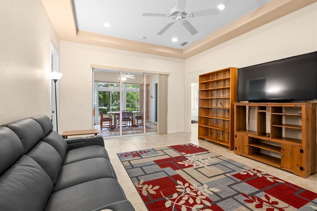 En Venta: $287,500 (3 camas, 2 baños, 1630 Pies cuadrados)