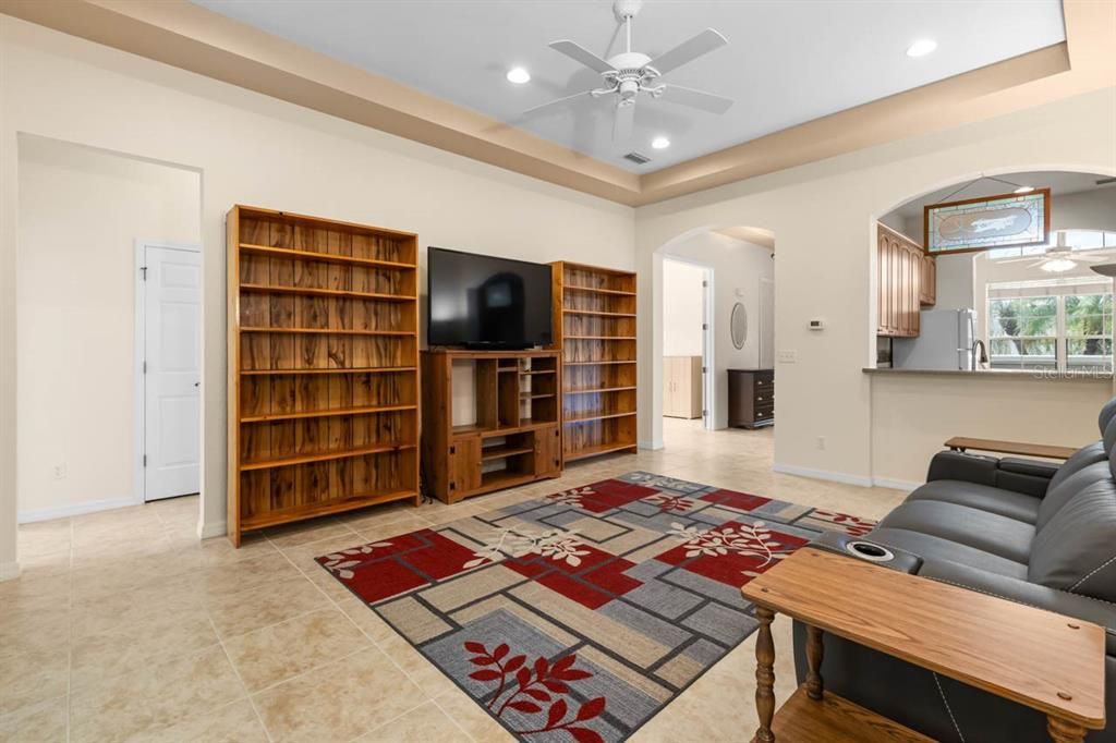En Venta: $287,500 (3 camas, 2 baños, 1630 Pies cuadrados)