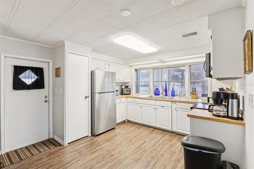 For Sale: $160,000 (2 beds, 2 baths, 960 Square Feet)