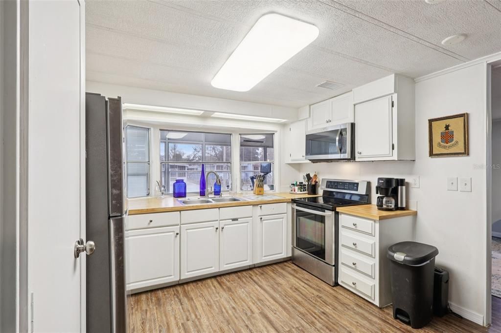 For Sale: $160,000 (2 beds, 2 baths, 960 Square Feet)
