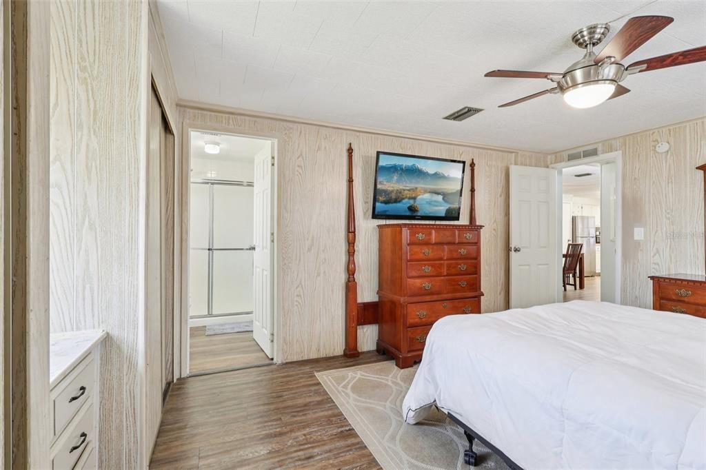 For Sale: $160,000 (2 beds, 2 baths, 960 Square Feet)