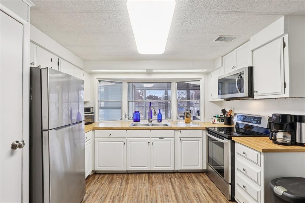 For Sale: $160,000 (2 beds, 2 baths, 960 Square Feet)