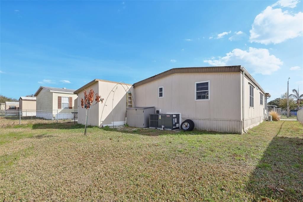 For Sale: $160,000 (2 beds, 2 baths, 960 Square Feet)