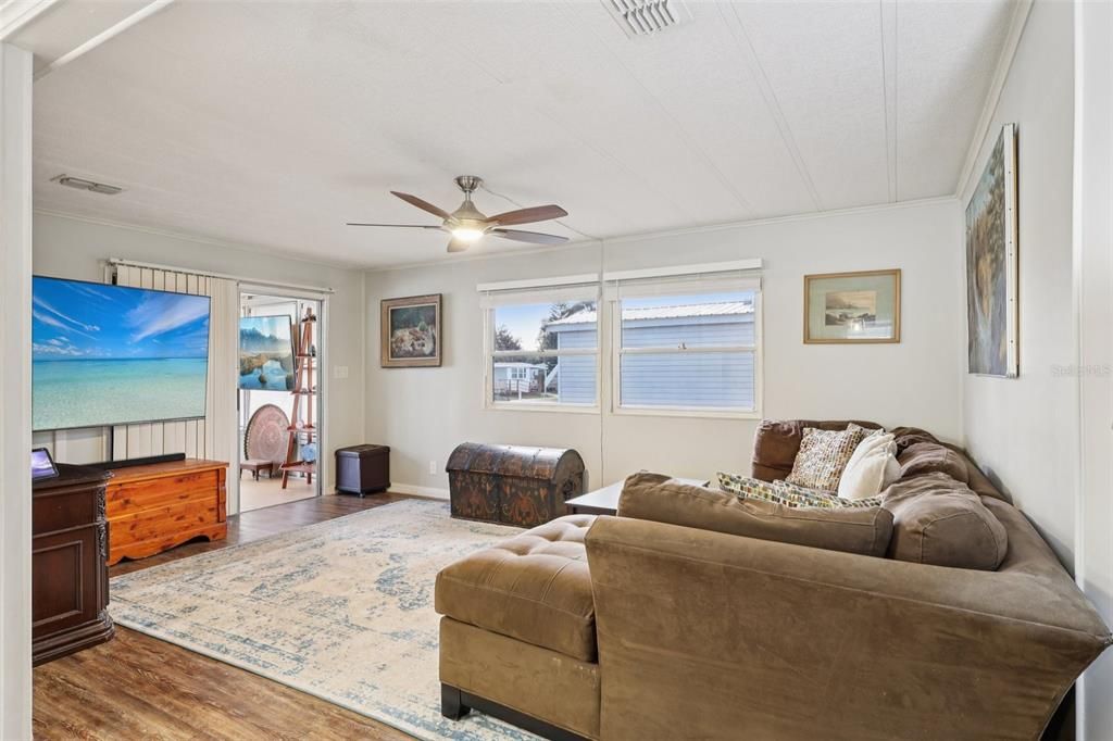 For Sale: $160,000 (2 beds, 2 baths, 960 Square Feet)