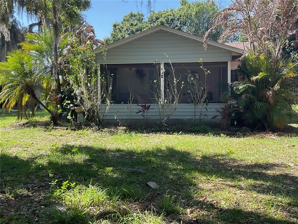 For Sale: $265,000 (2 beds, 1 baths, 928 Square Feet)