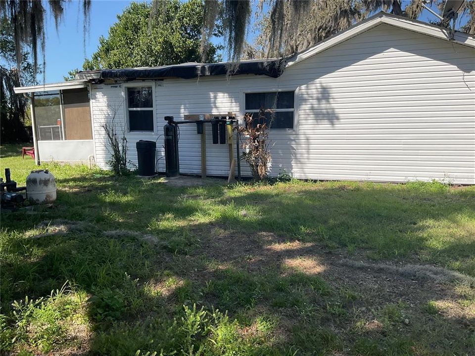 For Sale: $265,000 (2 beds, 1 baths, 928 Square Feet)