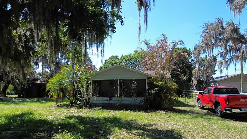 For Sale: $265,000 (2 beds, 1 baths, 928 Square Feet)