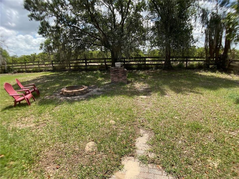 For Sale: $265,000 (2 beds, 1 baths, 928 Square Feet)