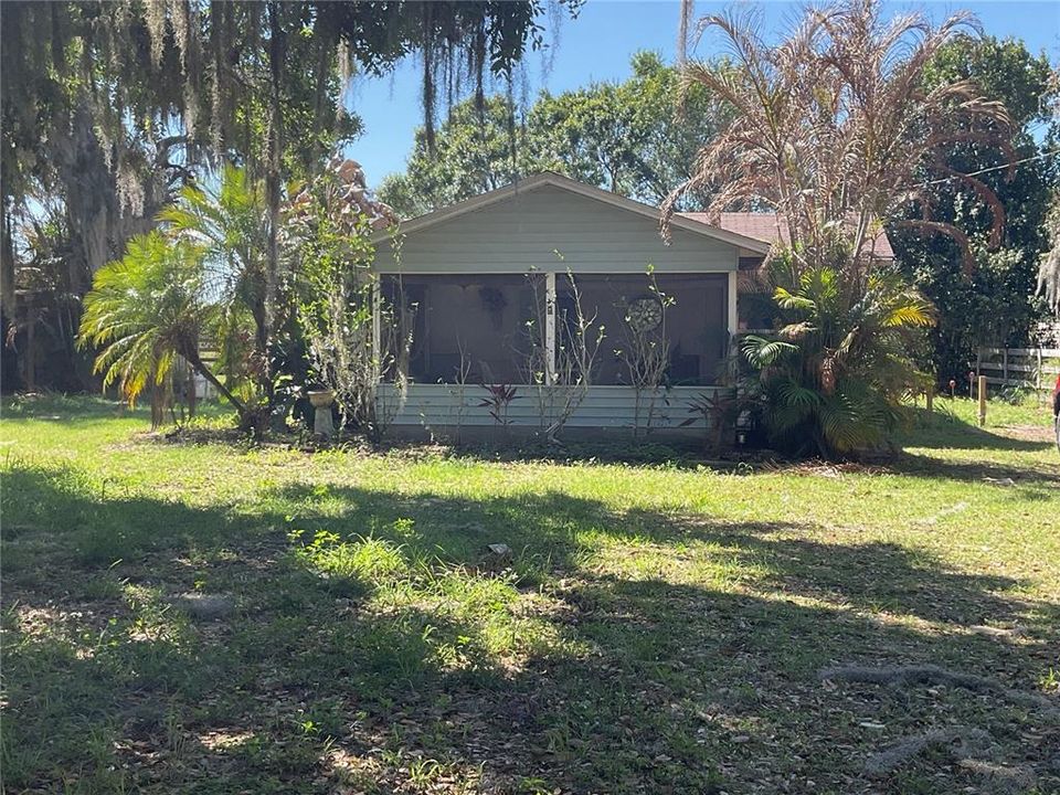 For Sale: $265,000 (2 beds, 1 baths, 928 Square Feet)