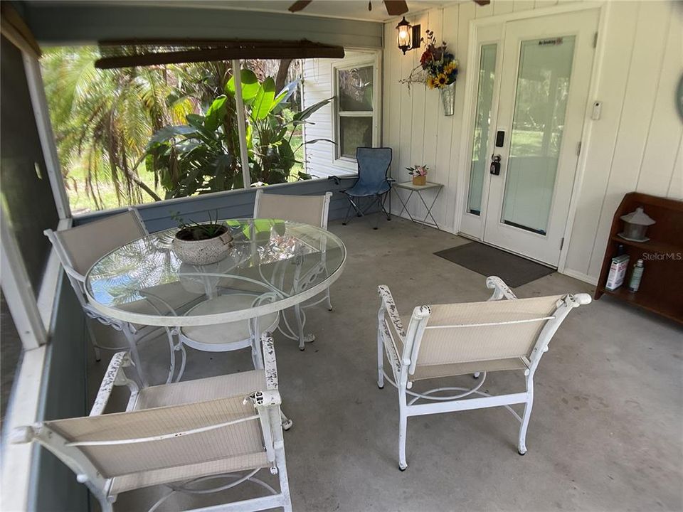 For Sale: $265,000 (2 beds, 1 baths, 928 Square Feet)