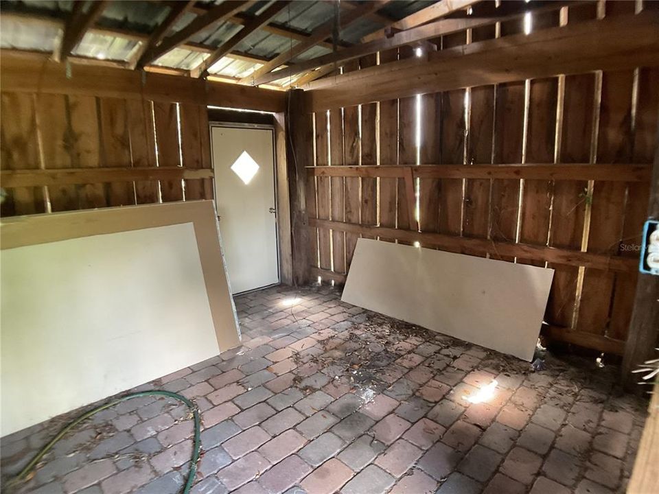 For Sale: $265,000 (2 beds, 1 baths, 928 Square Feet)