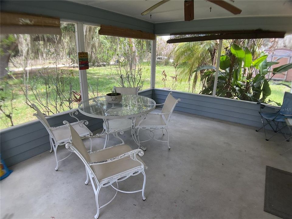 For Sale: $265,000 (2 beds, 1 baths, 928 Square Feet)