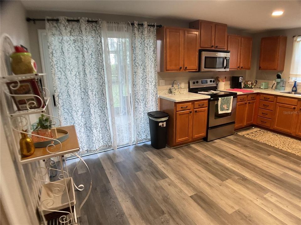 For Sale: $265,000 (2 beds, 1 baths, 928 Square Feet)