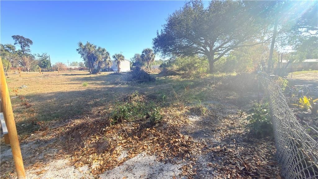 На продажу: $41,999 (0.32 acres)