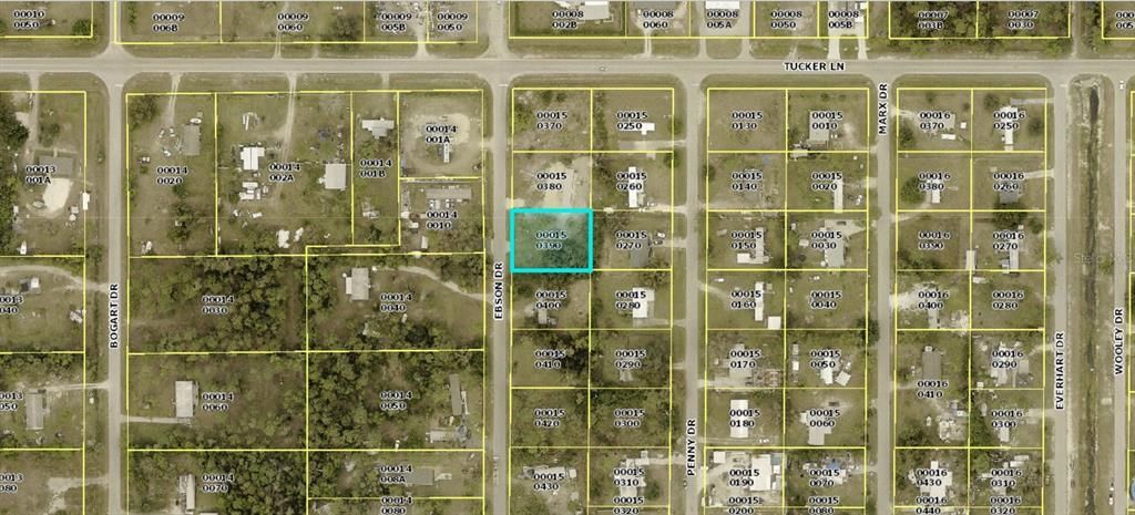 На продажу: $41,999 (0.32 acres)