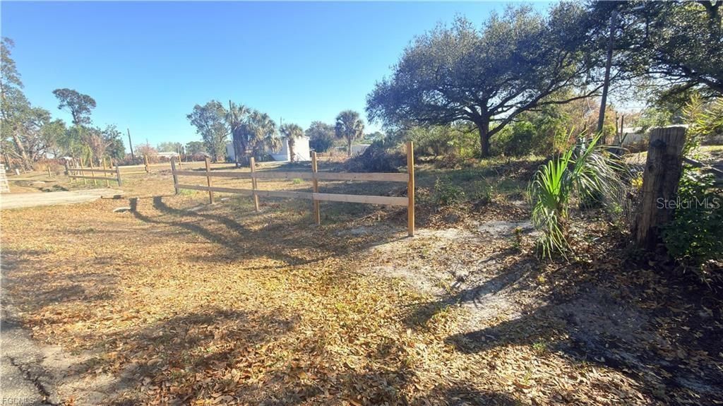 На продажу: $41,999 (0.32 acres)