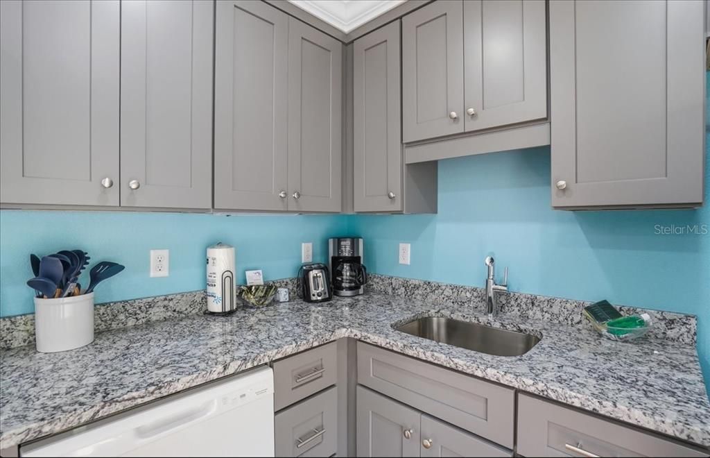 For Sale: $649,900 (2 beds, 1 baths, 675 Square Feet)